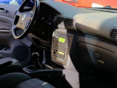 Mörkblå Begagnad 2004 VW Passat Kombi | 29 900 kr (Lite dyr)