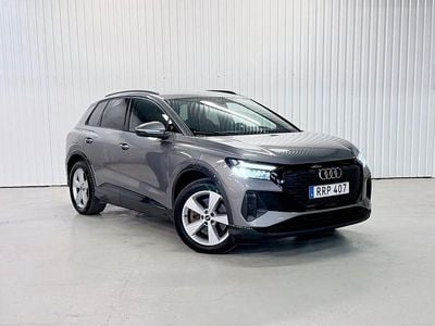 Grå Begagnad 2023 Audi Q4 e-tron Comfort SUV | 319 500 kr (Bra pris)