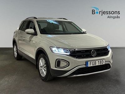 Grå Begagnad 2023 VW T-Roc Life SUV | 228 900 kr (Marknadspris)
