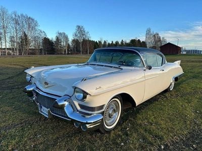 Begagnad Cadillac Eldorado 328 HK (241 kW) 1957 Vit Sportkupé