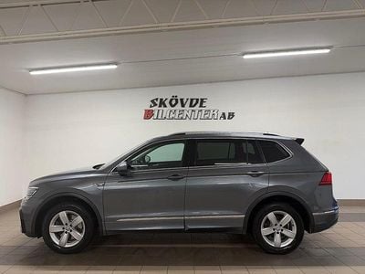 Grå Begagnad 2018 VW Tiguan Allspace R-line SUV | 237 500 kr (Lite dyr)
