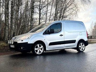 Grå Begagnad 2010 Peugeot Partner Minibuss | 36 000 kr (Lite dyr)