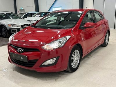 begagnad Hyundai i30 5-dörrar 1.6 120HK RATTVÄR NYBES NYSER VÄLSERVAD