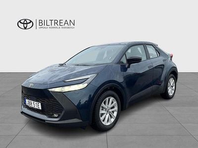 Blå Ny 2025 Toyota C-HR Active SUV | 329 000 kr (Marknadspris)