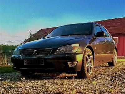 Begagnad Lexus IS200 155 HK (114 kW) 2000 Metallic