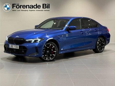 Portimao blå metallic Begagnad 2025 BMW 330 Comfort Edition Sedan | 559 000 kr
