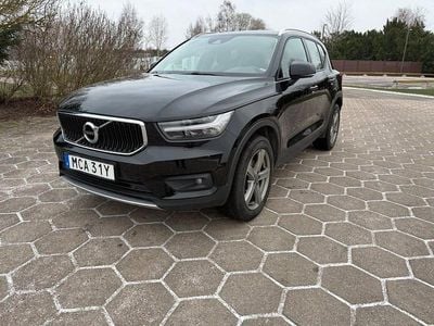 Svart Begagnad 2021 Volvo XC40 Momentum SUV | 256 000 kr (Marknadspris)