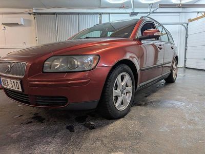 Begagnad Volvo V50 Kinetic 109 HK (80 kW) 2007 Röd Kombi