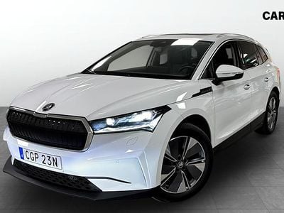 Vit Begagnad 2023 Skoda Enyaq iV SUV | 384 900 kr (Marknadspris)