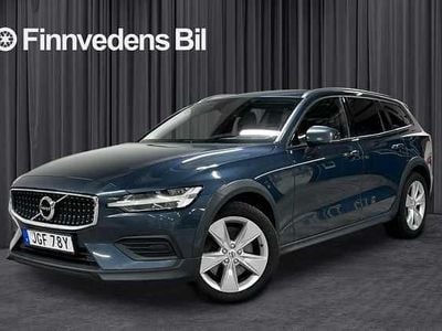 Mörkblå Begagnad 2019 Volvo V60 CC Kombi | 219 000 kr (Lite dyr)