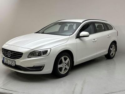 Vit Begagnad 2016 Volvo V60 Momentum Kombi | 134 900 kr (Marknadspris)