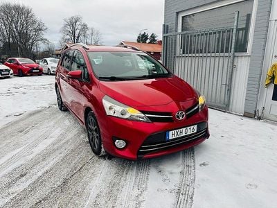 Begagnad Toyota Verso Edition 147 HK (108 kW) 2015 Röd metallic Minibuss