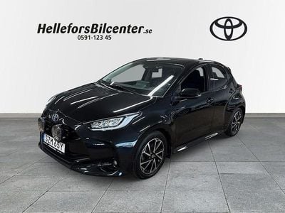 Svart Begagnad 2022 Toyota Yaris Hybrid Active Halvkombi | 229 500 kr (Lite dyr)