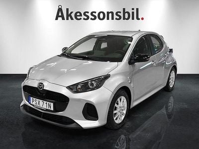 Grå Begagnad 2024 Mazda 2 Center-Line Halvkombi | 239 900 kr (Marknadspris)