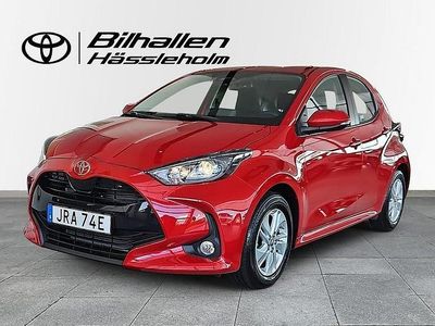 Röd Begagnad 2024 Toyota Yaris Hybrid Active Halvkombi | 259 900 kr (Lite dyr)