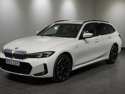 Vit Begagnad 2025 BMW 330e M Sport Kombi | 529 800 kr (Bra pris)