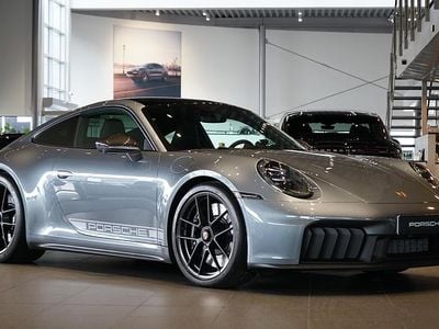 Grå Begagnad 2024 Porsche 911 | 1 979 000 kr (Bra pris)