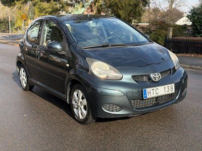 Begagnad Toyota Aygo 68 HK (50 kW) 2011 Grön Halvkombi