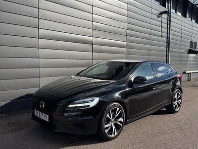 Svart Begagnad 2019 Volvo V40 R-Design Kombi | 209 000 kr (Marknadspris)