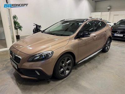 Brun metallic Begagnad 2015 Volvo V40 CC Summum Kombi | 129 900 kr (Lite dyr)