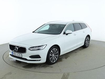 Vit Begagnad 2019 Volvo V90 Momentum Kombi | 260 000 kr (Marknadspris)