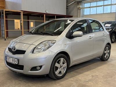 Silver Begagnad 2010 Toyota Yaris Halvkombi | 54 900 kr (Marknadspris)
