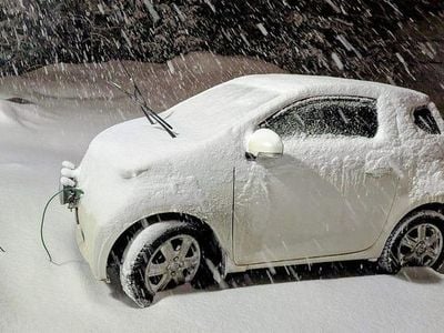 Begagnad 2009 Toyota iQ Halvkombi | 20 000 kr