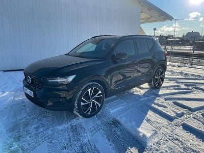 Svart Begagnad 2018 Volvo XC40 R-Design SUV | 249 900 kr (Marknadspris)