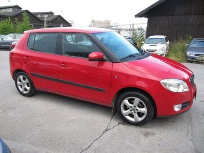 Röd Begagnad 2010 Skoda Fabia Halvkombi | 24 900 kr (Bra pris)