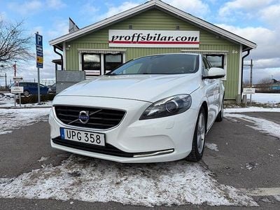 Vit Begagnad 2014 Volvo V40 Halvkombi | 129 900 kr (Marknadspris)