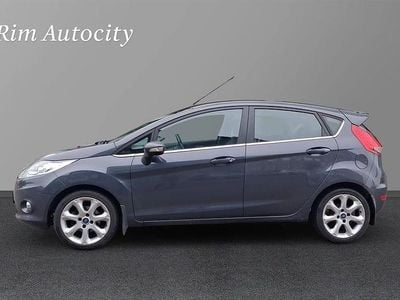 Begagnad Ford Fiesta Titanium 69 HK (50 kW) 2011 Grå Halvkombi