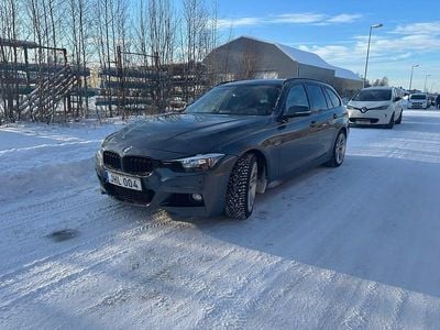 Begagnad BMW 330 258 HK (189 kW) 2013 Mineralgrau Kombi