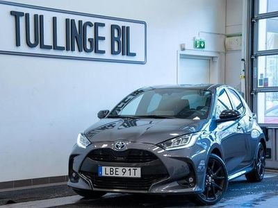 Mörkgrå Begagnad 2022 Toyota Yaris Hybrid Style Halvkombi | 219 800 kr (Bra pris)