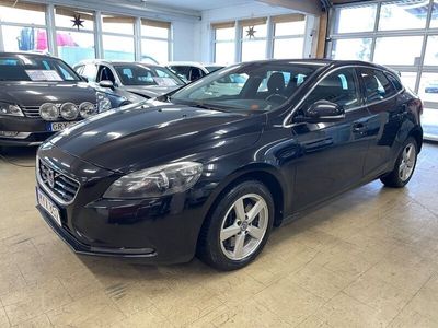 begagnad Volvo V40 D4 177 hk Momentum Kamrembytt*Välskött