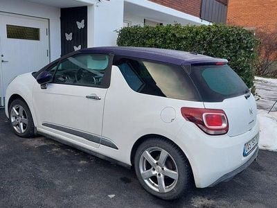 Begagnad Citroën DS3 82 HK (60 kW) 2013 Vit med lila tak och backspeglar
