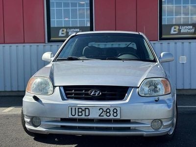 Ljusgrå Begagnad 2003 Hyundai Accent Halvkombi | 19 900 kr