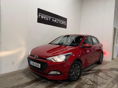 Begagnad Hyundai i20 Comfort 75 HK (55 kW) 2017 Röd Halvkombi
