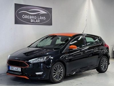 Svart Begagnad 2017 Ford Focus ST-Line Halvkombi | 94 900 kr (Marknadspris)