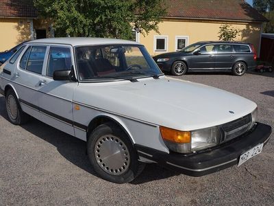 Saab 900