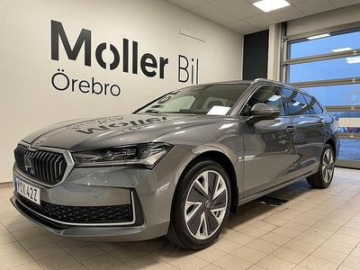 Grå Ny 2026 Skoda Superb Kombi | 499 900 kr