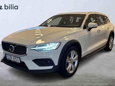 Vit Begagnad 2022 Volvo V60 CC Kombi | 329 900 kr (Marknadspris)