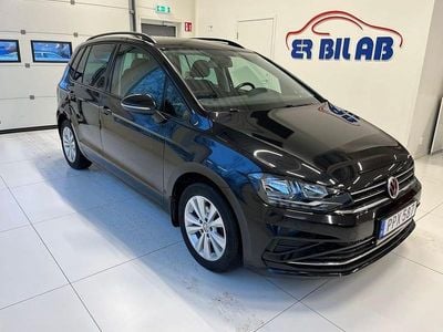 Svart Begagnad 2019 VW Golf Sportsvan Minibuss | 169 900 kr