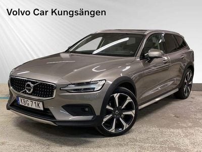 Grå Begagnad 2019 Volvo V60 CC SE Kombi | 299 900 kr (Marknadspris)