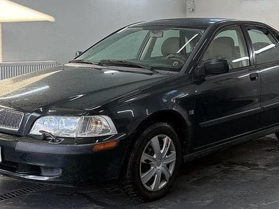Grön Begagnad 2000 Volvo S40 Sedan | 19 900 kr (Marknadspris)