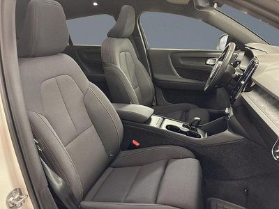 Vit Begagnad 2024 Volvo EC40 Plus SUV | 449 000 kr (Lite dyr)