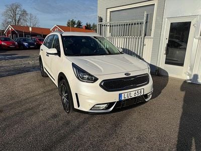 Vit Begagnad 2017 Kia Niro Advance SUV | 169 900 kr (Marknadspris)