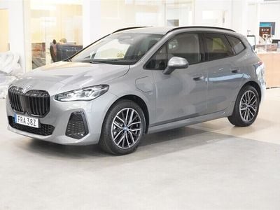 Begagnad BMW 230e Active Tourer Comfort Edition 327 HK (240 kW) 2023 Grå/silver Minibuss