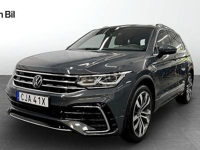 Mörkgrå Begagnad 2023 VW Tiguan R-line SUV | 429 500 kr (Dyr)