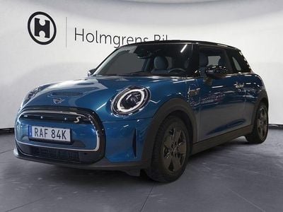 Begagnad Mini Cooper Essential 135 kW (184 HK) 2023 Island blue Halvkombi