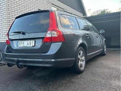 Grå Begagnad 2009 Volvo V70 Momentum Kombi | 34 900 kr (Marknadspris)